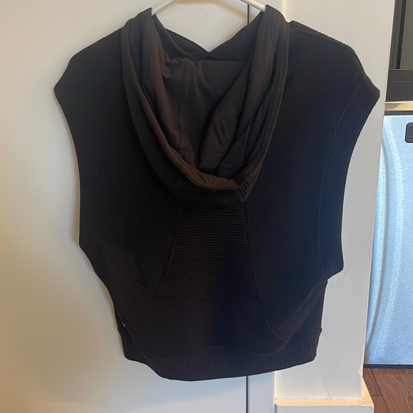 Black lululemon hooded vest - Picture 2 of 9